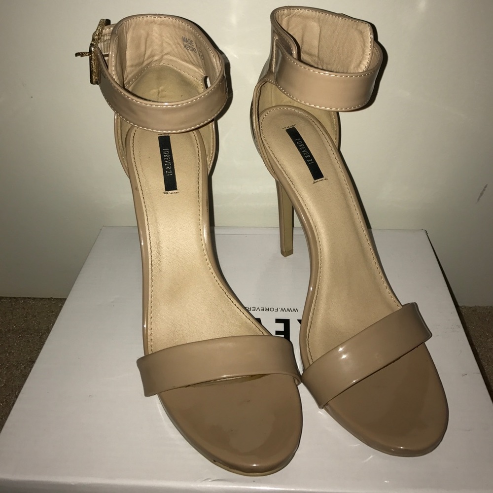 Nude patent leather F21 pump sandals